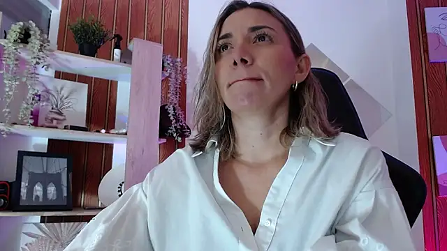 milfsecret69 online show from July 24, 11:08 am