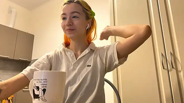 EmilyHein online show from March 8, 4:05 am