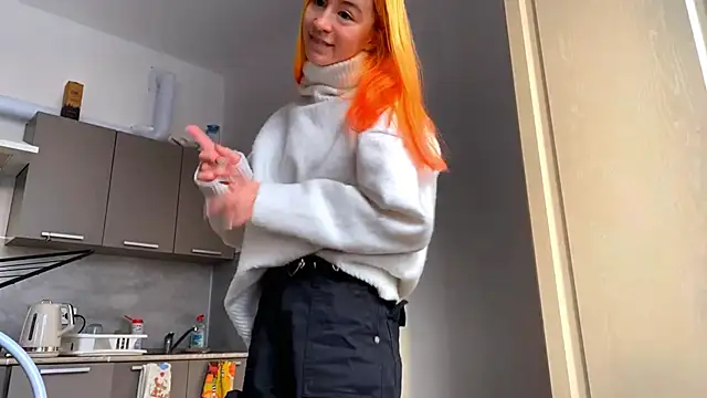 EmilyHein online show from February 21, 6:36 am