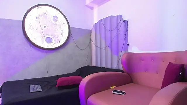 Philipp-Jones online show from February 11, 12:50 pm