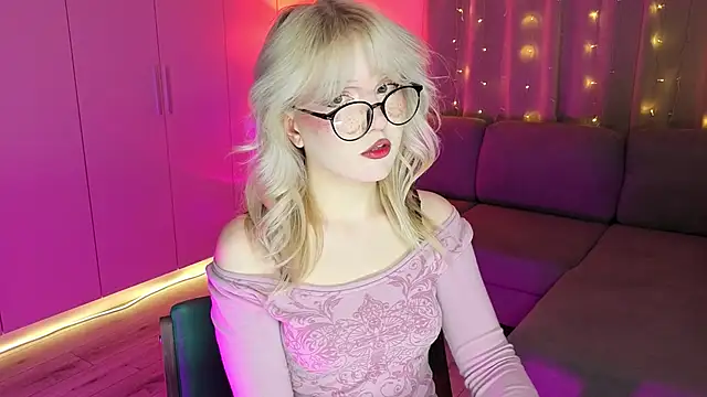 Mary Piersen online show from February 15, 9:47 pm