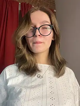 MyKittySayMeow online show from February 25, 8:40 pm