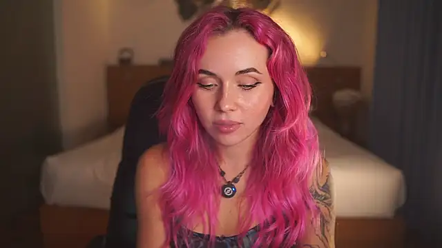 Sarah Pink online show from May 1, 2:42 pm