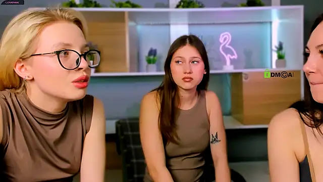 arianaa cat online show from March 1, 7:46 pm