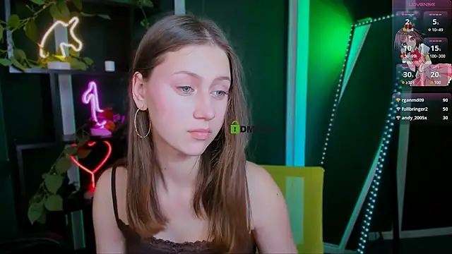 arianaa cat online show from May 4, 9:29 pm