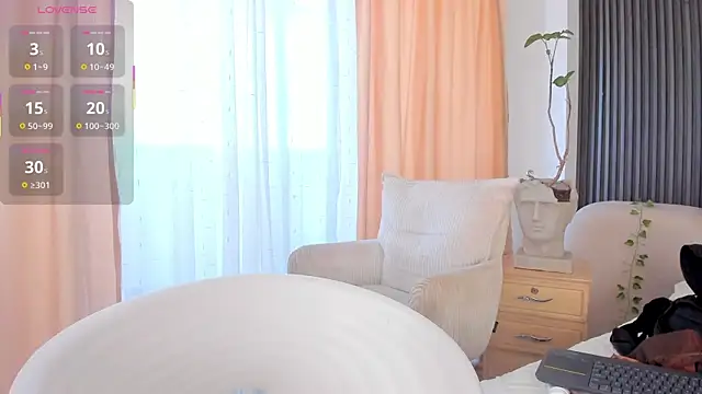 CarolineFyre online show from July 28, 2:35 pm