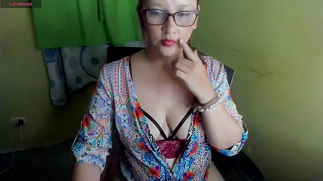 LuciaMiilf online show from May 15, 3:43 am