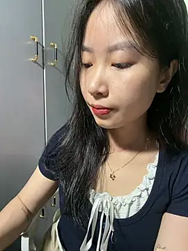 Linne6789 online show from May 28, 1:53 pm