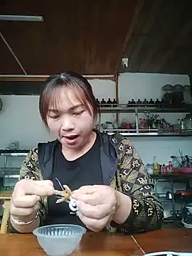 cute-hiphop online show from August 2, 8:39 am