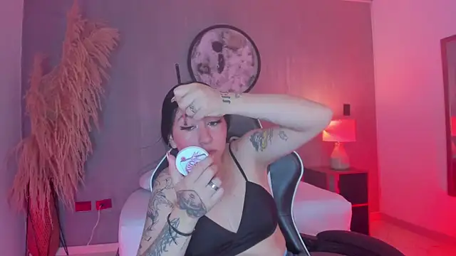 charlottee27  online show from May 23, 2:32 am