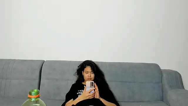 luna yum online show from March 14, 10:55 pm