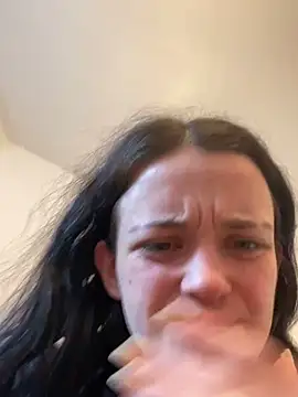 LeonieClaire online show from March 3, 11:38 am