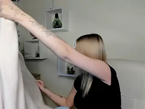 VelvetAngela online show from March 24, 6:41 am