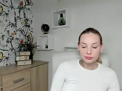 VelvetAngela online show from March 25, 6:49 am