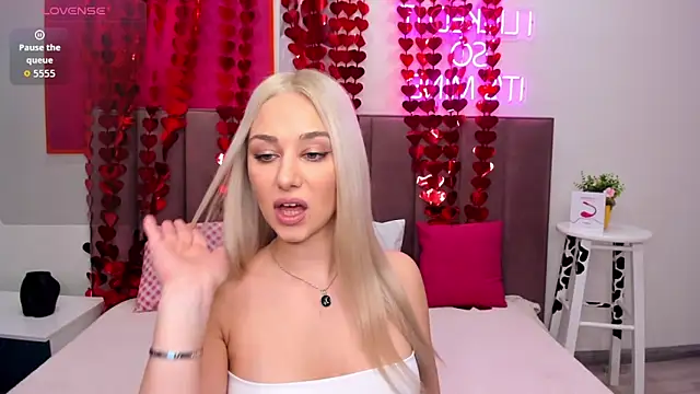 MIla Stunning online show from February 16, 1:27 am