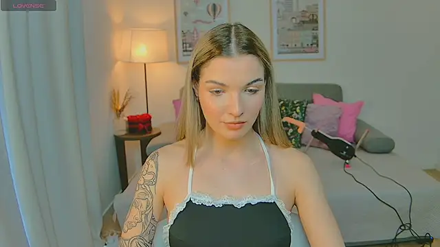SinLuna  online show from April 28, 2:54 pm