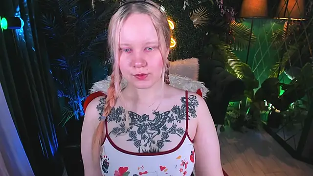AnnieVibe online show from April 28, 5:39 pm