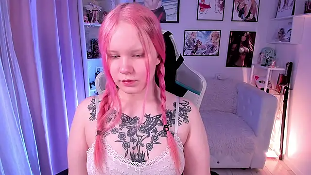 AnnieVibe online show from February 26, 5:45 pm