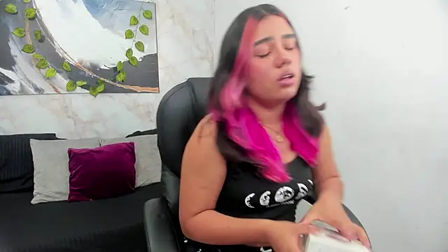 Lilith traviis online show from March 23, 4:51 am