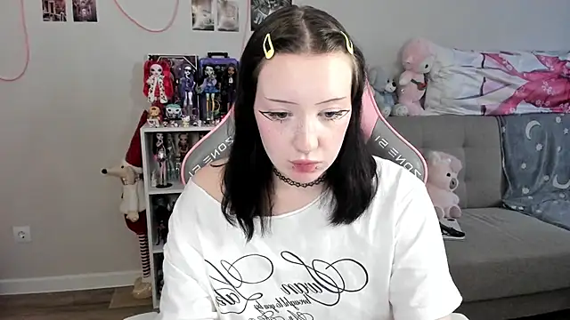 MollysLand online show from April 23, 12:29 pm