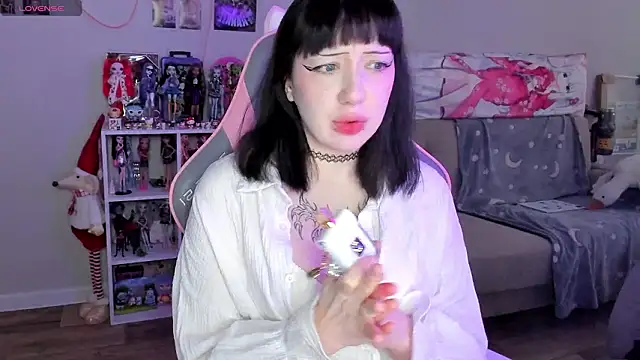 MollysLand online show from February 5, 9:23 am