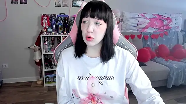 MollysLand online show from February 19, 8:14 am