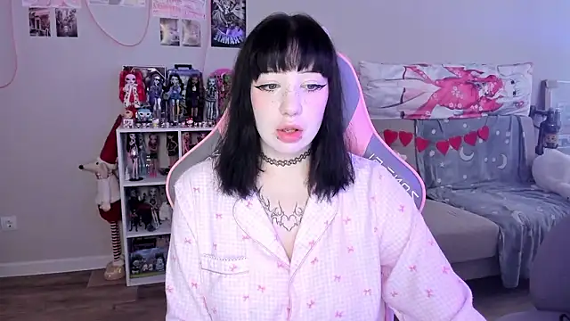 MollysLand online show from February 24, 7:40 am