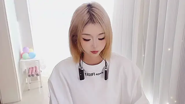 hotgirl0111 online show from May 4, 8:51 am