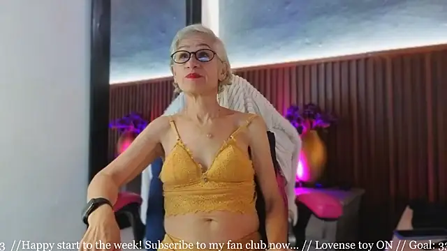 miss monserrate01 online show from February 20, 1:12 pm