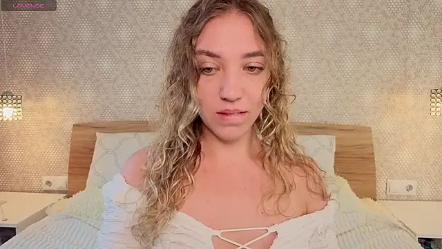 alice charm  online show from July 4, 1:45 am
