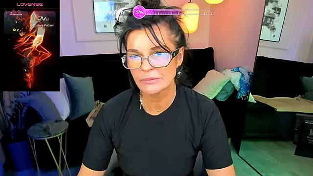 RikaCoutts online show from July 7, 8:44 pm