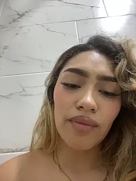 Maddy Beluci online show from May 16, 12:13 am