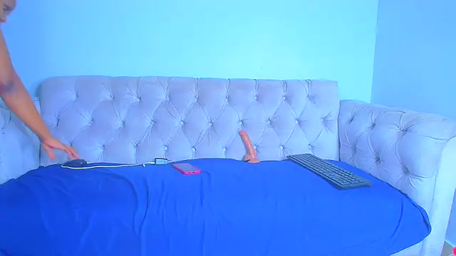 CreamyCurves online show from May 12, 6:47 pm