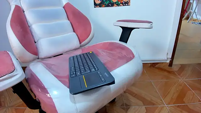 Carolina-Lenon online show from March 12, 7:49 pm