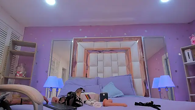 Goldentemptation  online show from April 28, 8:02 pm