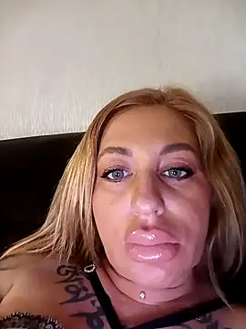 MiaMooly online show from May 1, 3:48 pm
