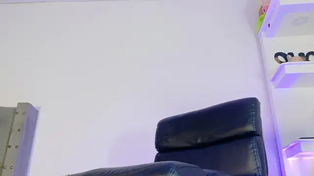 raven li01 online show from May 10, 5:04 pm