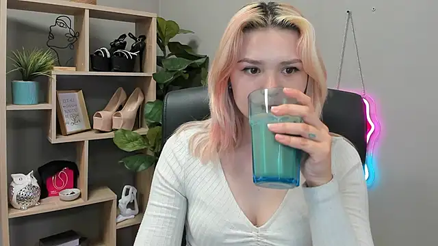 SweetLilyxo online show from July 14, 10:21 am