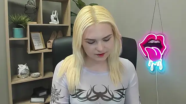 SweetLilyxo online show from April 30, 6:29 am