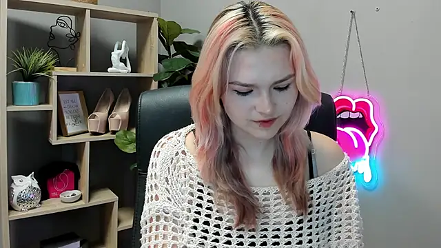 SweetLilyxo online show from July 7, 8:40 am