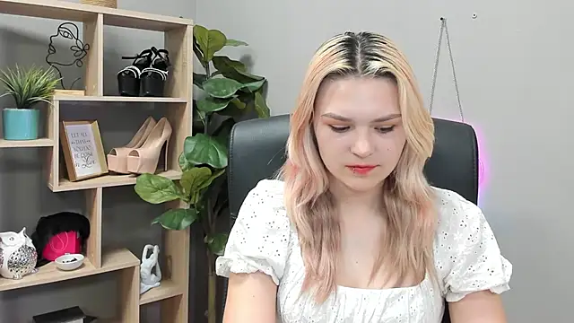 SweetLilyxo online show from July 27, 6:43 am