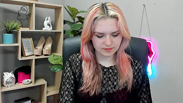 SweetLilyxo online show from July 4, 7:37 am