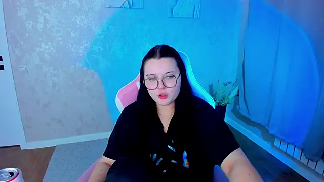 Kira G0ld online show from April 26, 1:42 pm