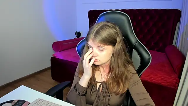 ChloeHalses online show from June 15, 2:34 am