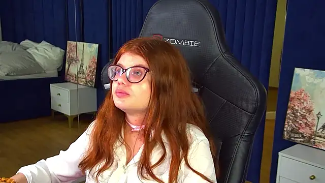 ChloeHalses online show from July 31, 9:05 pm