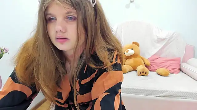 ChloeHalses online show from June 23, 5:11 pm
