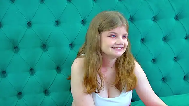 ChloeHalses online show from July 11, 5:35 pm