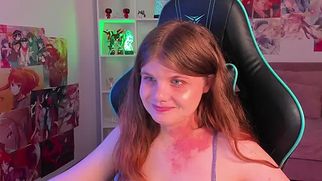 ChloeHalses online show from June 16, 2:45 am