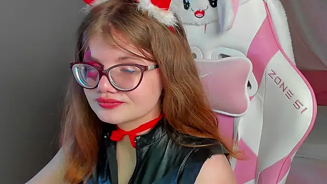 ChloeHalses online show from February 9, 6:10 pm