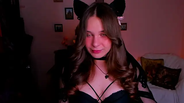 LanaLovely online show from May 4, 6:28 am